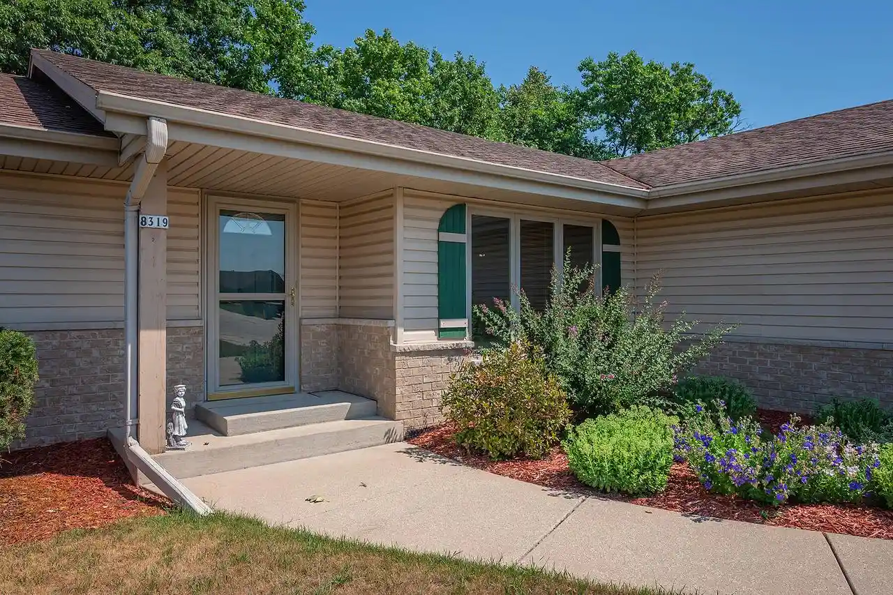 1st image of 8319 S Woodridge Dr Dr, Oak Creek, WI 53154 | MLS# 1974310