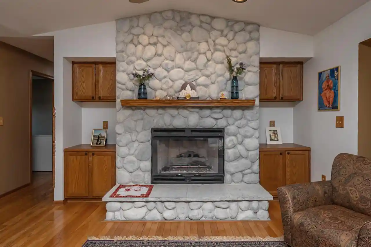 image of 8319 S Woodridge Dr Dr, Oak Creek, WI 53154 | MLS# 1974310