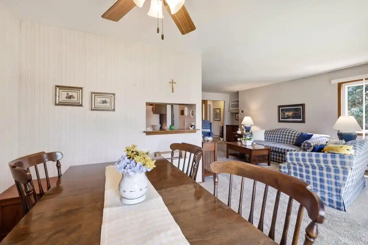 2nd image of 405 Cheviot Chase #1, Waukesha, WI 53186 | MLS# 1974321