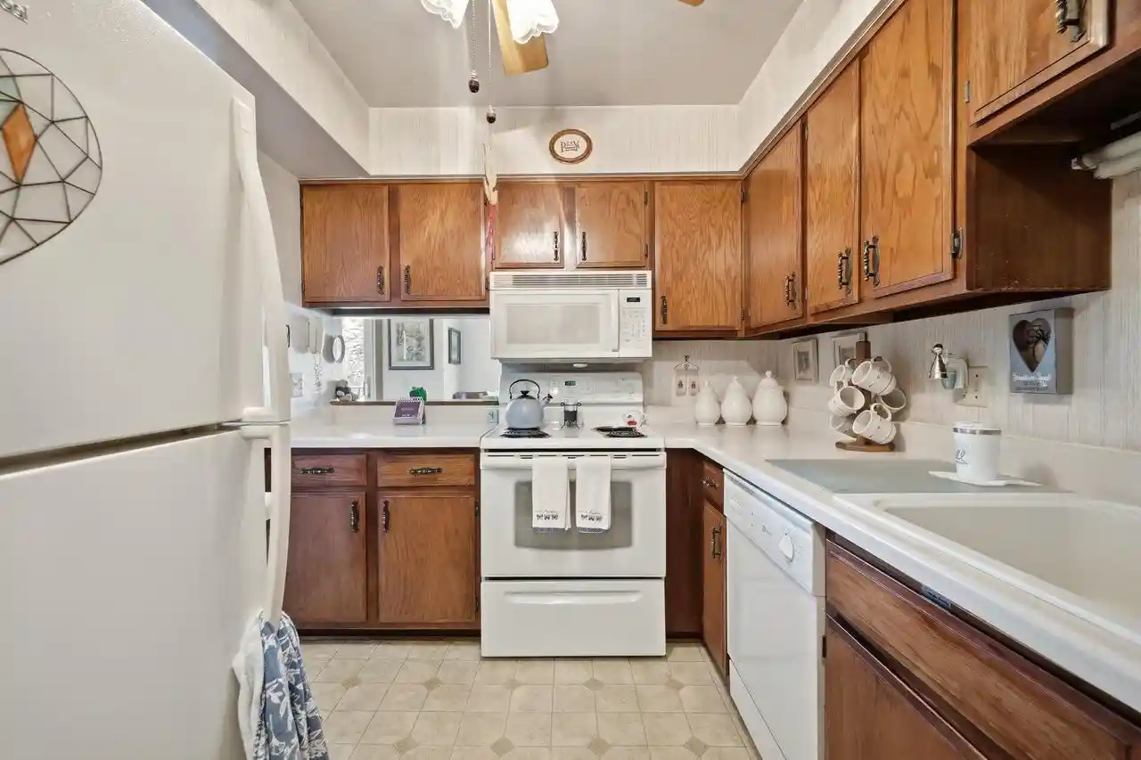2nd image of 405 Cheviot Chase, Waukesha, WI 53186