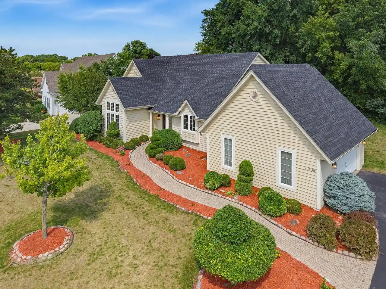 2nd image of 19835 Avondale Dr Dr, Brookfield, WI 53045 | MLS# 1974336