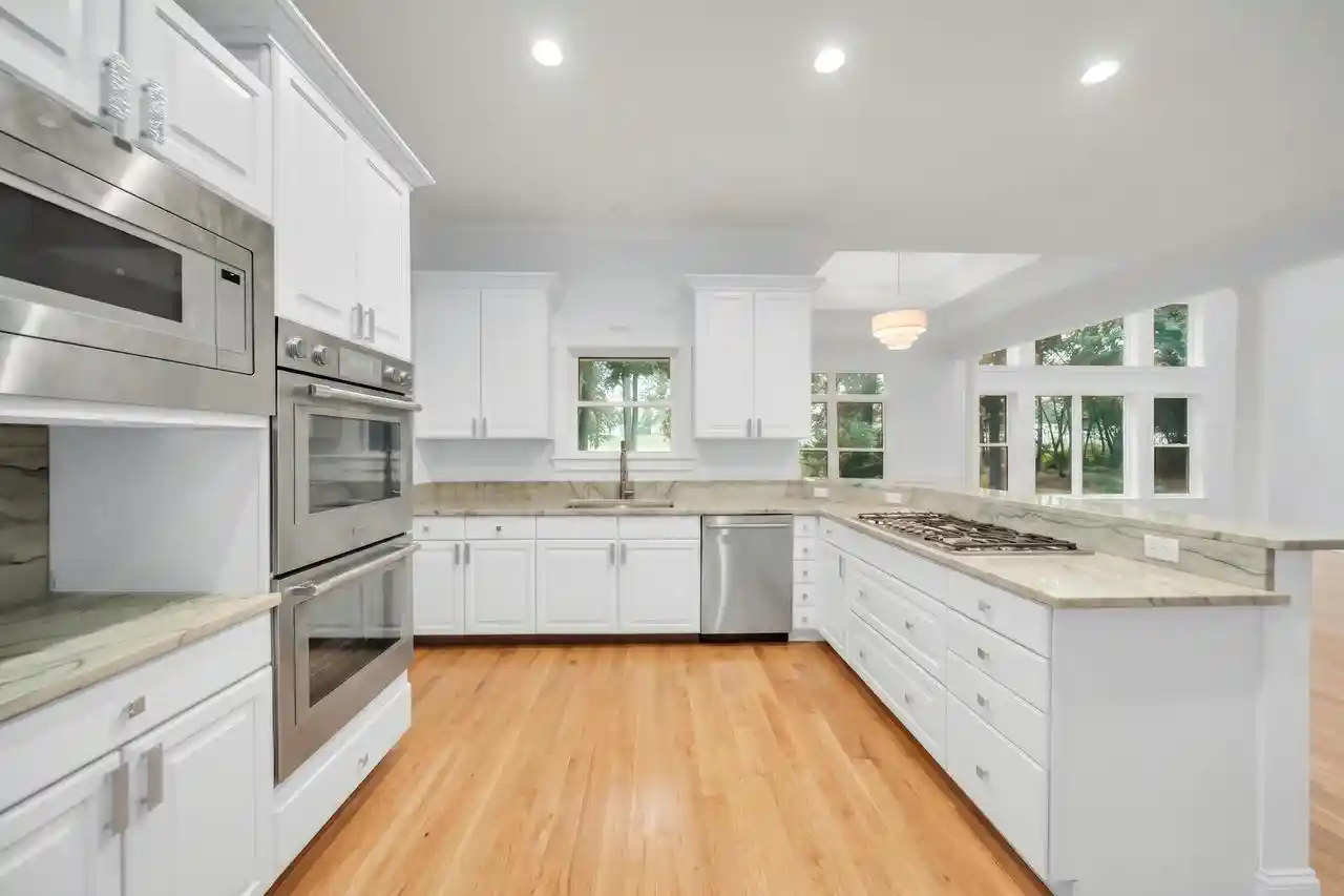 5th image of 1530 Prestwick Pl Pl, Lake Geneva, WI 53147