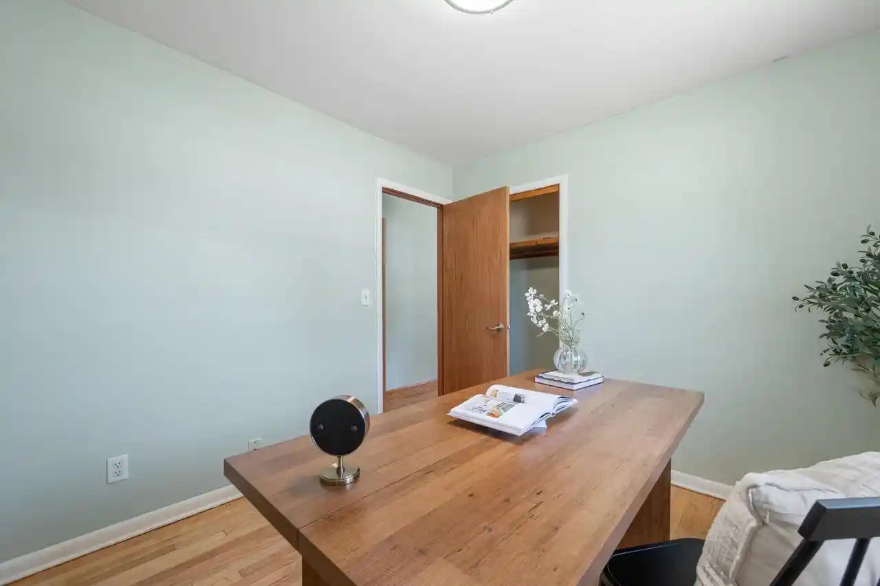 4th image of W147N8446 Manchester Dr Dr, Menomonee Falls, WI 53051 | MLS# 1974361