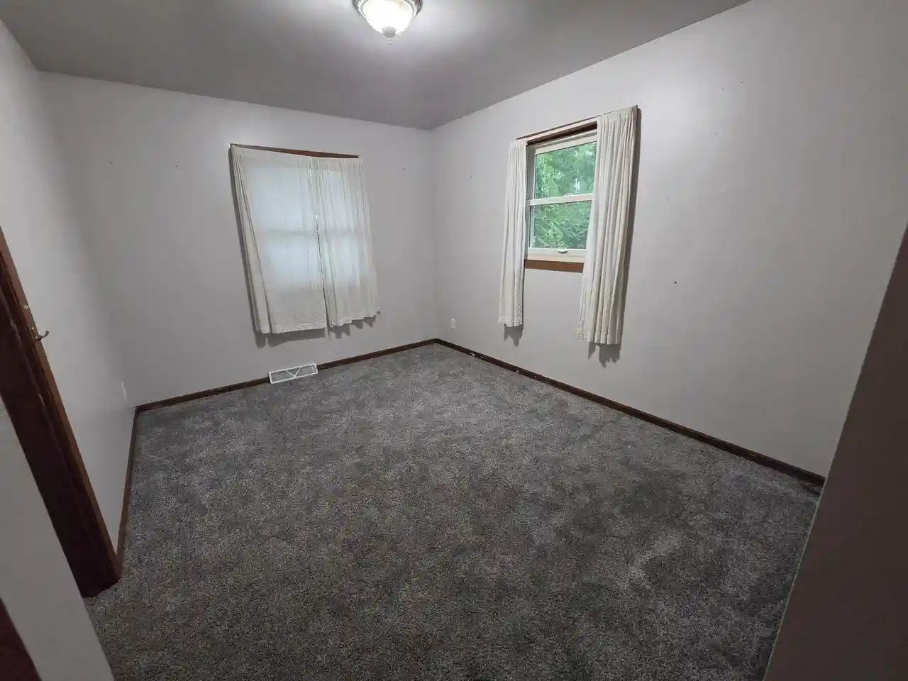 Photo 4 of Single family home for sale at 21 Emerald Court Court, Fond Du Lac, WI 54935 | MLS# 1974367 | Listing updated on 2026-09-07