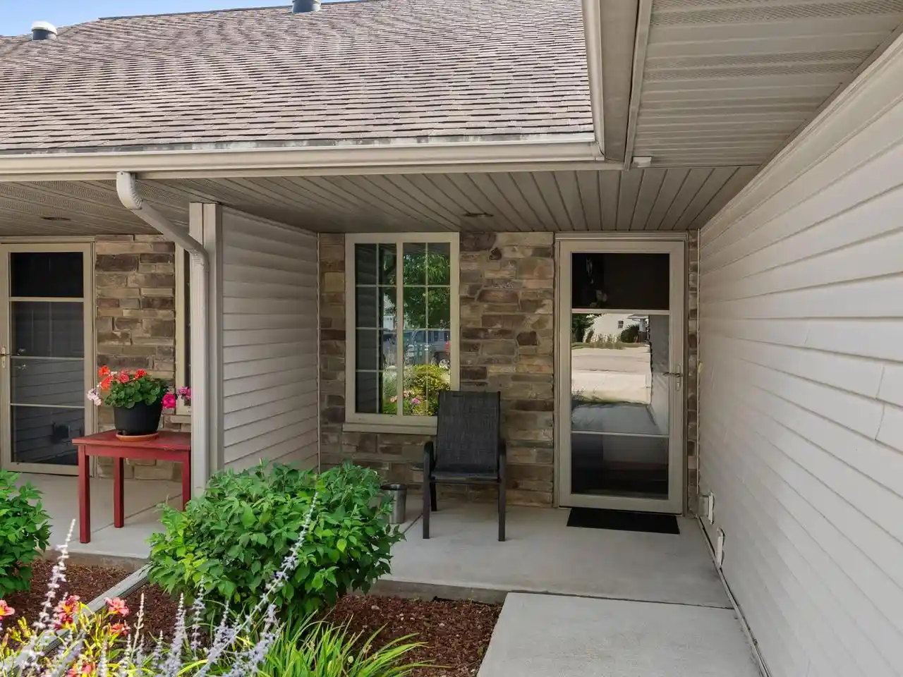 1st image of 537 Mapleleaf Court Court, Manitowoc, WI 54220 | MLS# 1974386