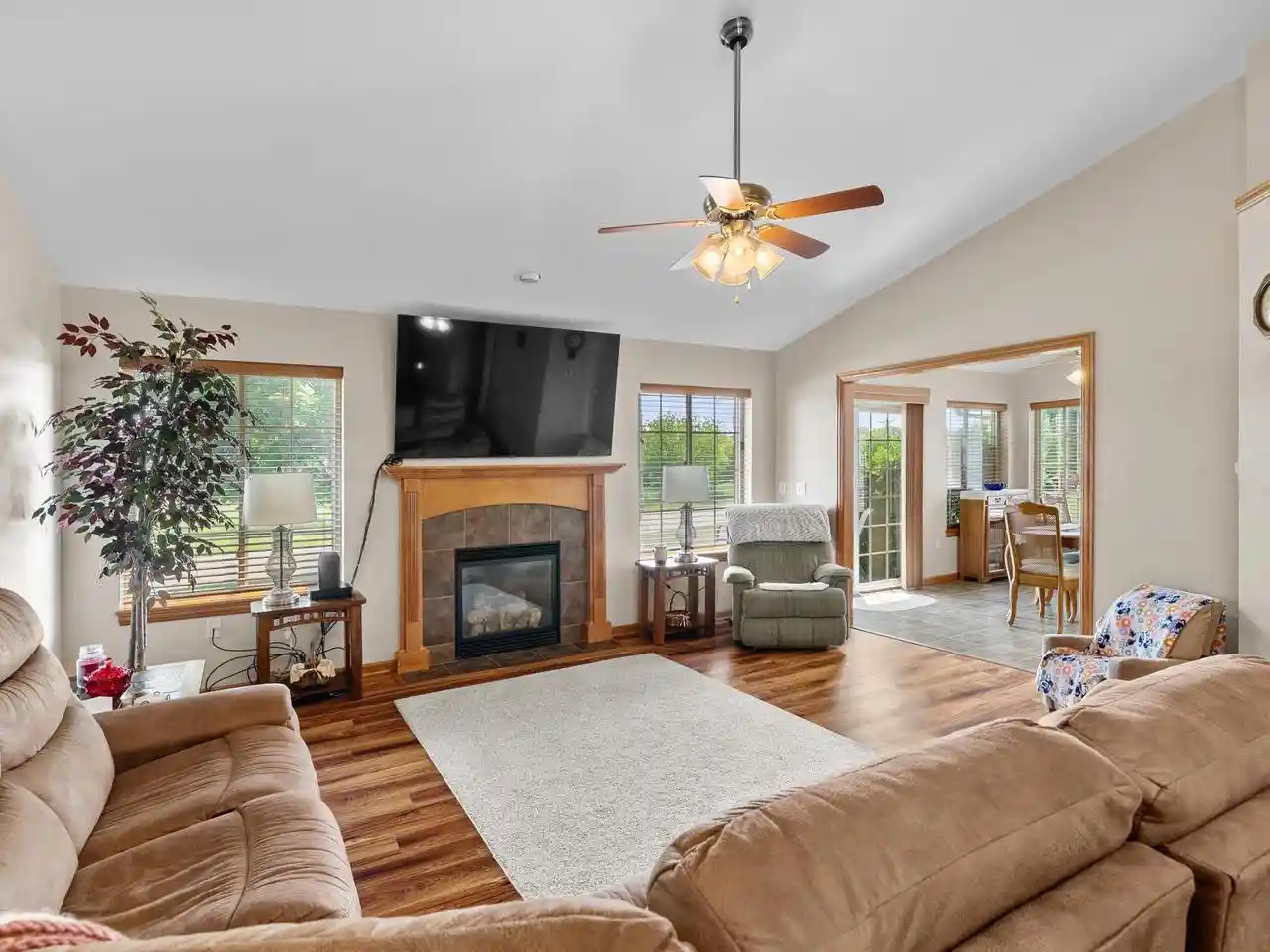 2nd image of 537 Mapleleaf Court Court, Manitowoc, WI 54220 | MLS# 1974386