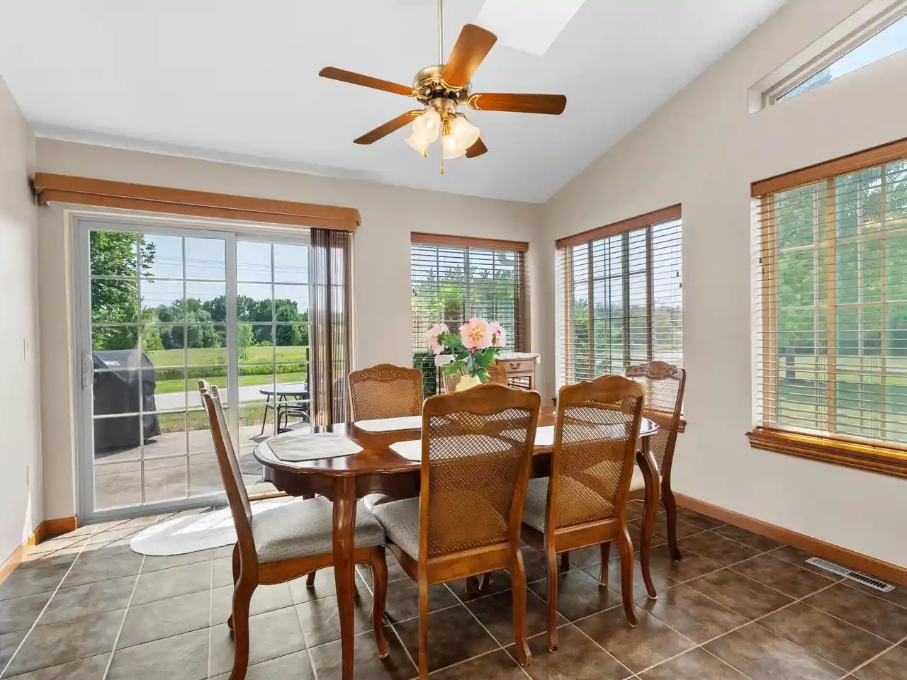 5th image of 537 Mapleleaf Court Court, Manitowoc, WI 54220 | MLS# 1974386