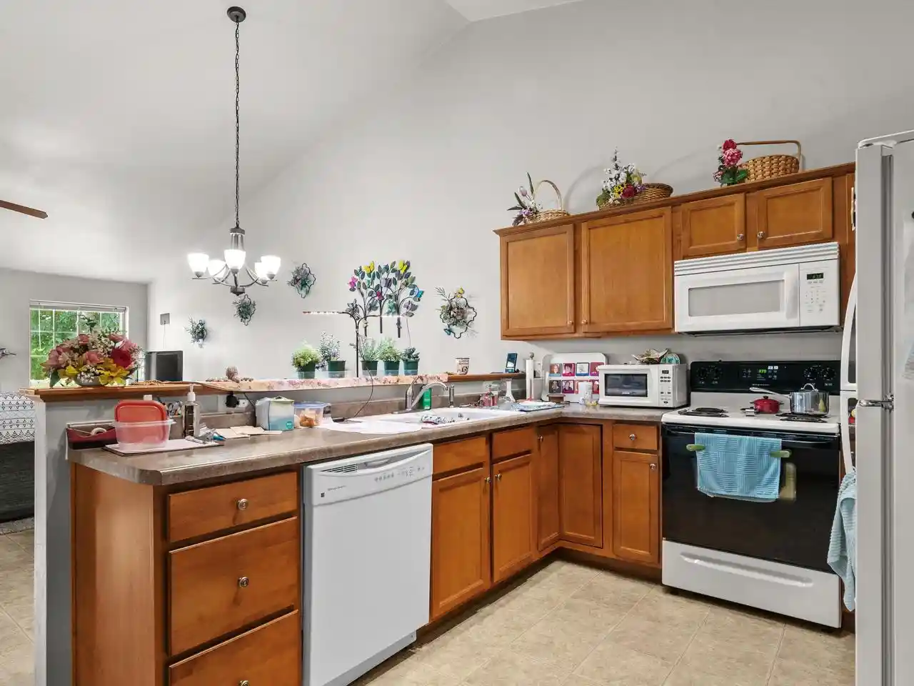 2nd image of 539 Mapleleaf Court Court, Manitowoc, WI 54220 | MLS# 1974389