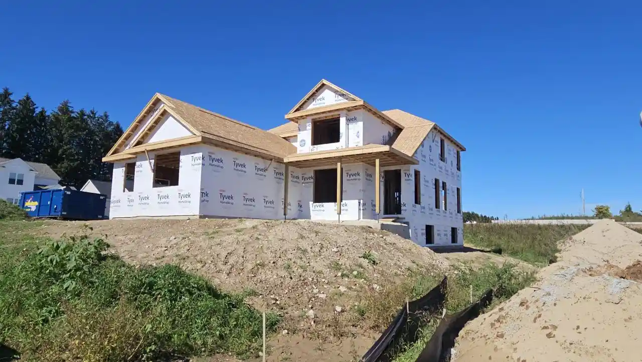 Photo 3 of Single family home for sale at 300 Eagle Dr Dr, Grafton, WI 53024 | MLS# 1974400 | Listing updated on 2026-10-05