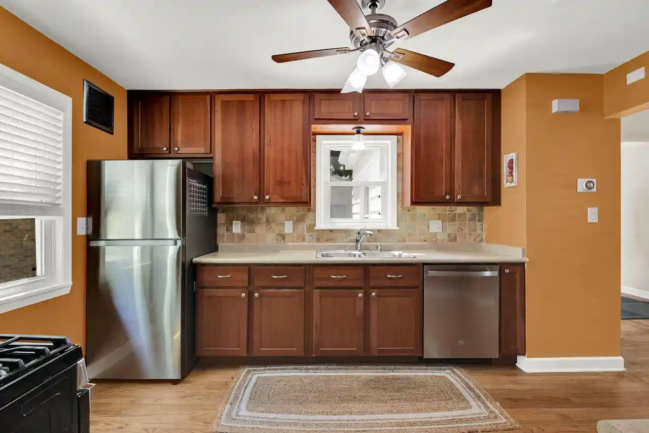 2nd image of 1019 Glenview Avenue Avenue, Milwaukee, WI 53213 | MLS# 1974414