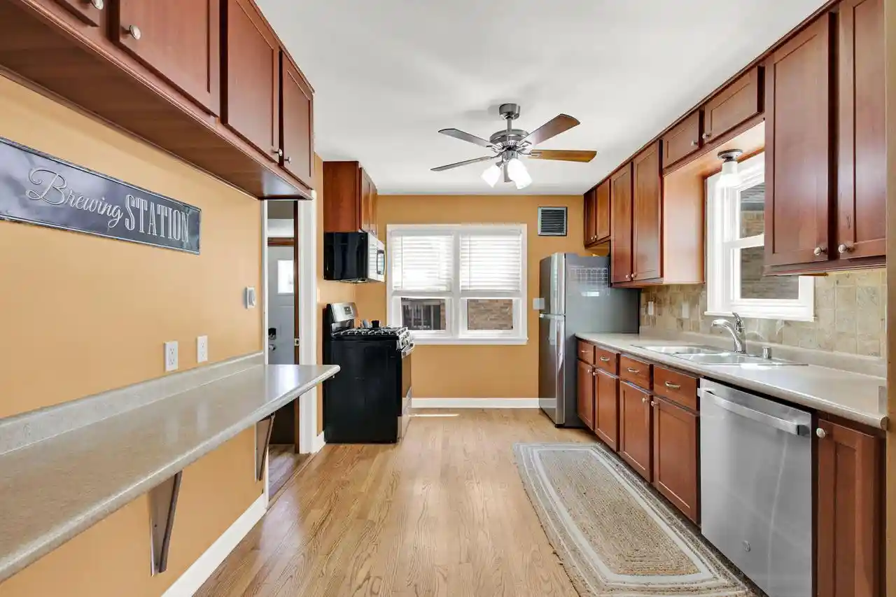 3rd image of 1019 Glenview Avenue Avenue, Milwaukee, WI 53213 | MLS# 1974414