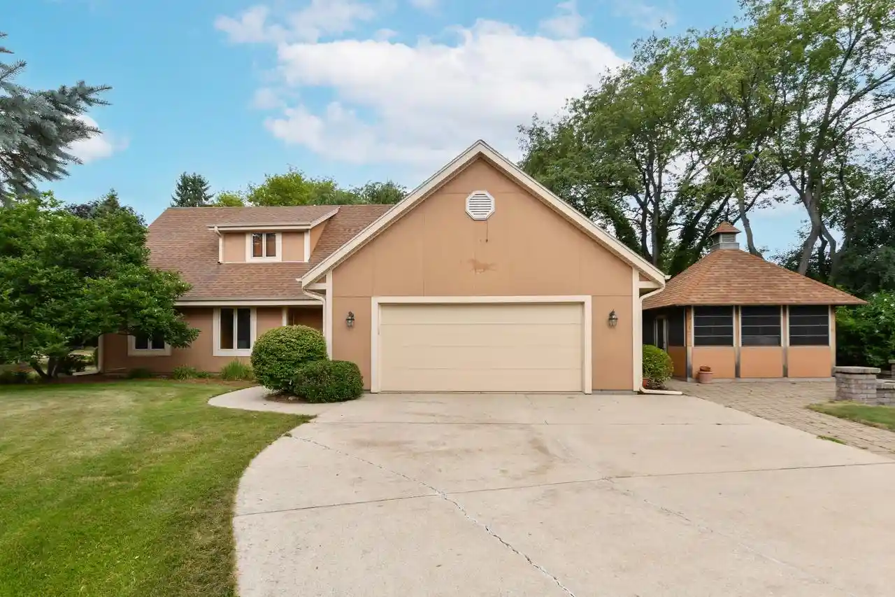 1st image of W270n6983 Woodland Oaks Dr Dr, Sussex, WI 53089 | MLS# 1974425