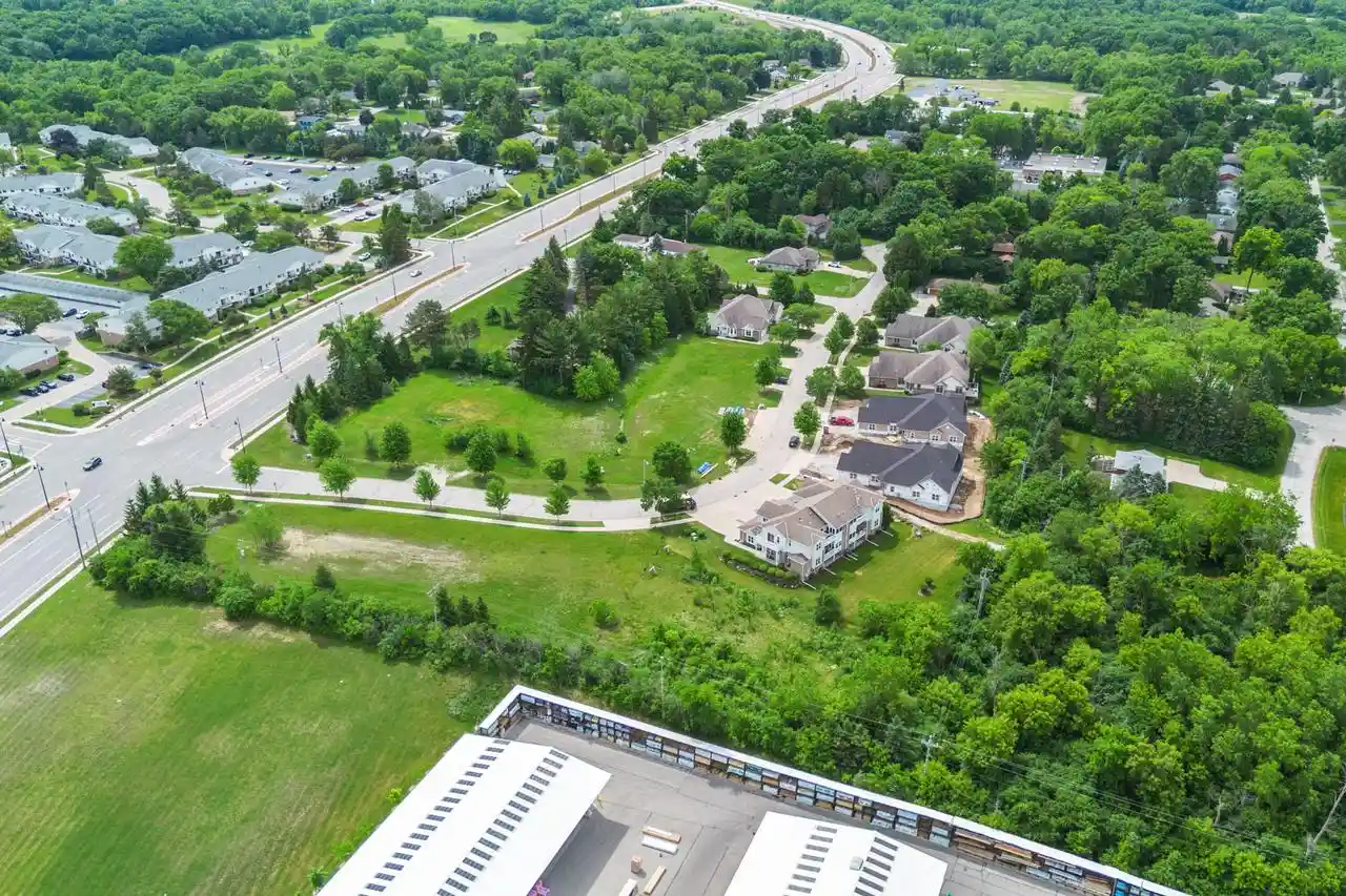3rd image of 6741 S Prairiewood Lane Lane #6743, Franklin, WI 53132 | MLS# 1974434
