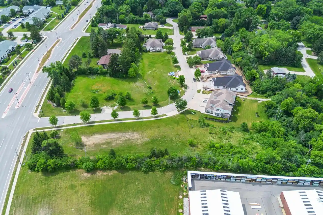 4th image of 6741 S Prairiewood Lane Lane #6743, Franklin, WI 53132 | MLS# 1974434