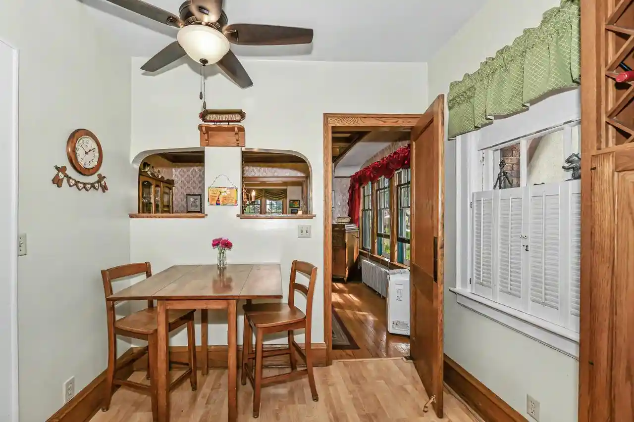 2nd image of 4915 W Woodlawn Court Court, Milwaukee, WI 53208 | MLS# 1974442