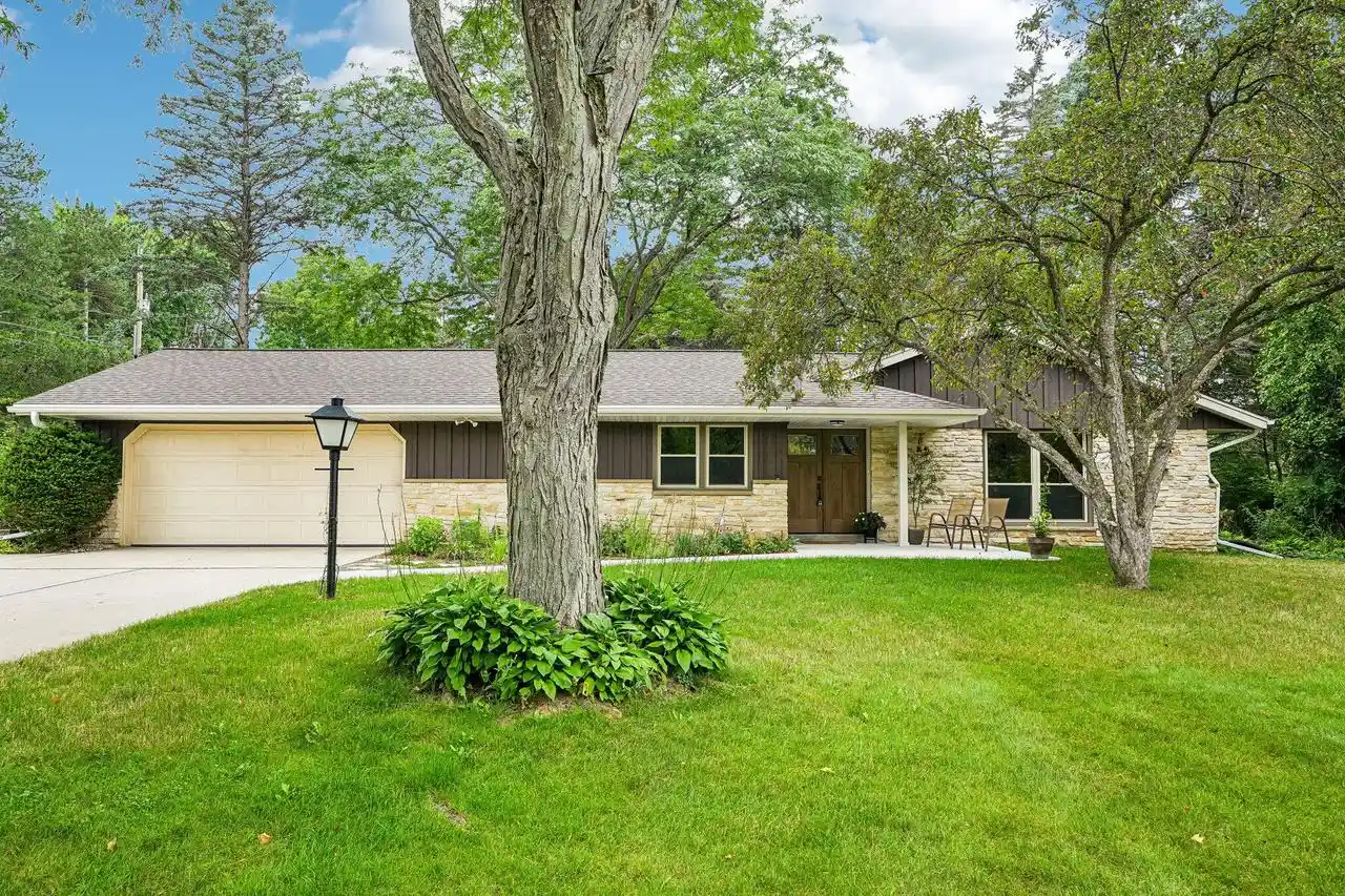 1st image of 1389 Glenbrook Dr Dr, Grafton, WI 53024 | MLS# 1974441