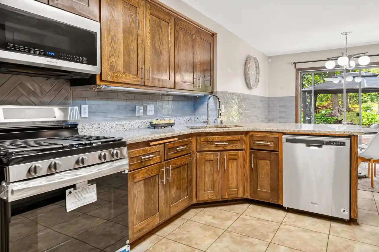 Photo 4 of Single family home for sale at 6589 N Crestwood Dr Dr, Glendale, WI 53209 | MLS# 1974454 | Listing updated on 2026-09-15