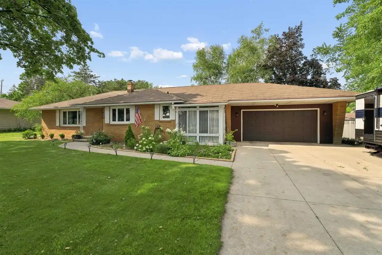 1st image of 620 W Sunset Avenue Avenue, Appleton, WI 54911 | MLS# 50330260
