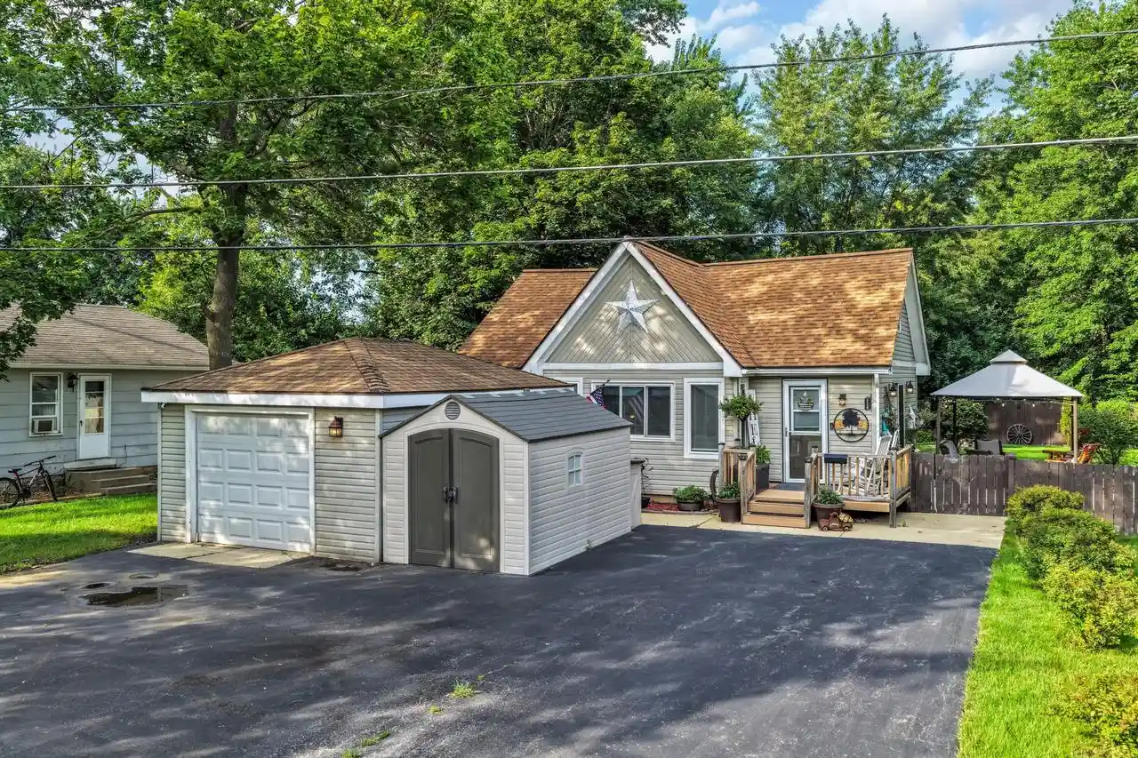 1st image of 7557 Shorewood Dr Dr, Salem, WI 53168 | MLS# 1974457