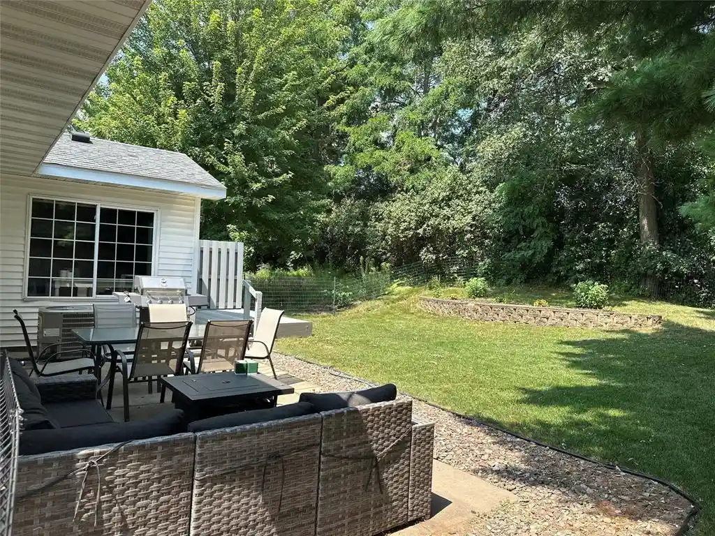 5th image of 2250-2252 Frank St St, Eau Claire, WI 54703