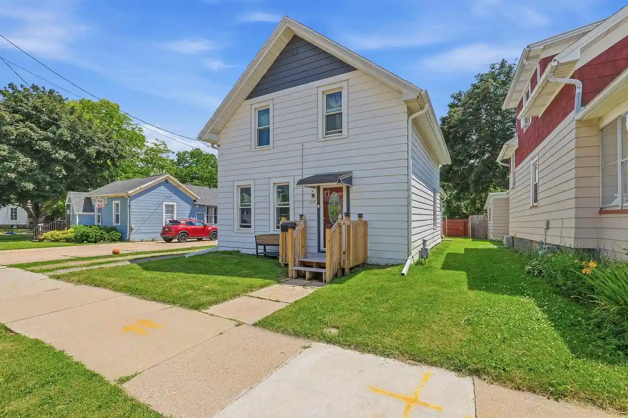 1st image of 313 Prospect Avenue Avenue, Oshkosh, WI 54901 | MLS# 50330268