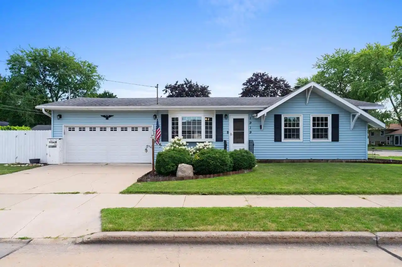 1st image of 1919 Winchester Avenue Avenue, Oshkosh, WI 54901 | MLS# 50330273