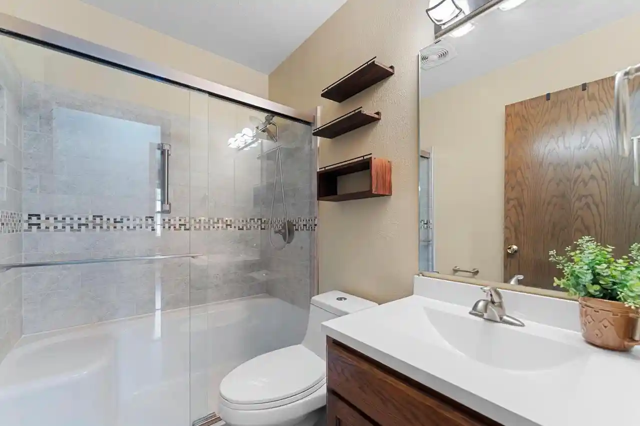 2nd image of 1919 Winchester Avenue Avenue, Oshkosh, WI 54901 | MLS# 50330273