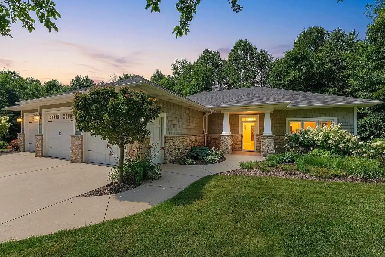 Photo 1 of Single family home for sale at 3940 Sunnyview Road Road, De Pere, WI 54115 | MLS# 50330278 | Listing updated on 2026-10-08