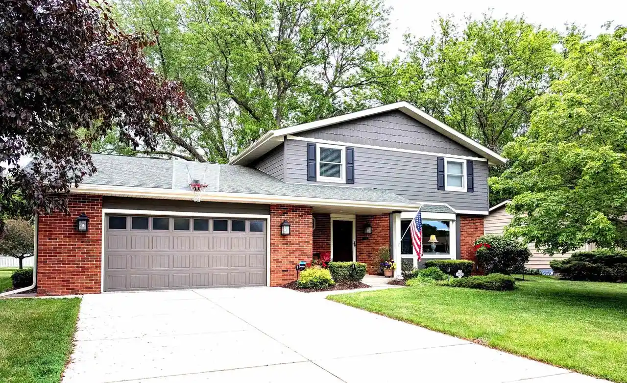 Photo 1 of Single family home for sale at 824 Suffolk Dr Dr, Janesville, WI 53546 | MLS# 2029543 | Listing updated on 2026-09-16