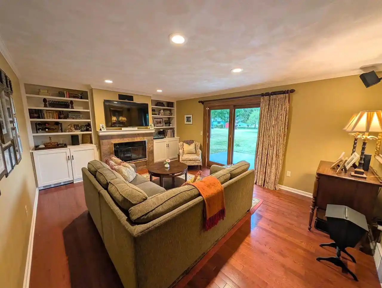 Photo 3 of Single family home for sale at 824 Suffolk Dr Dr, Janesville, WI 53546 | MLS# 2029543 | Listing updated on 2026-09-16