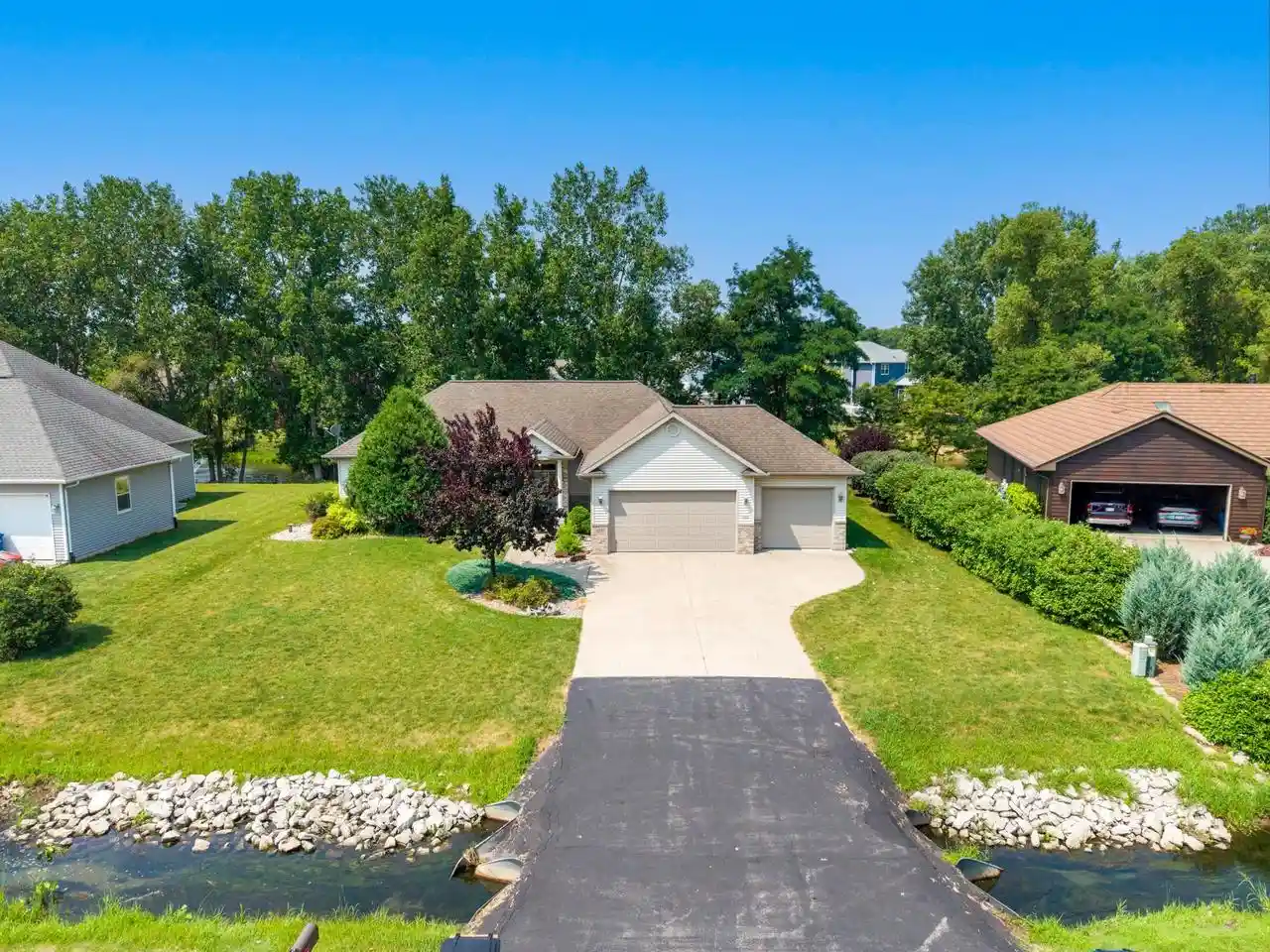 1st image of 1337 Brooks Lane Lane, Oshkosh, WI 54904 | MLS# 50330279