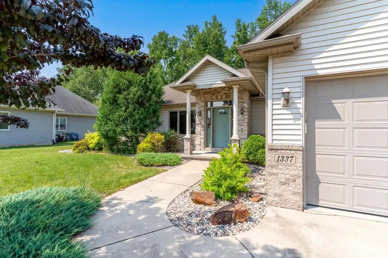 40th image of 1337 Brooks Lane Lane, Oshkosh, WI 54904 | MLS# 50330279