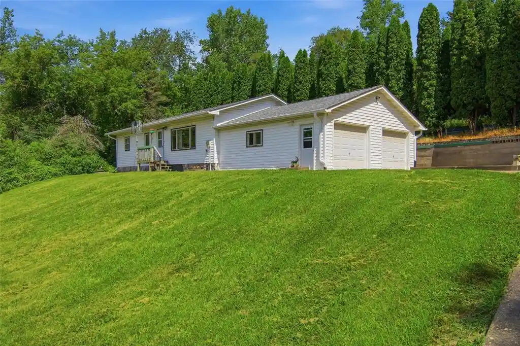 4th image of W10890 Hiview Dr Dr, Black River Falls, WI 54615 | MLS# 1603830