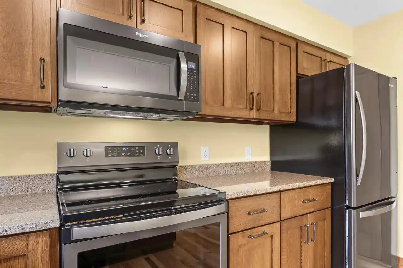 Listing Photo 4 - Condo for sale in building located at 909 N Clover Ln Ln, Cottage Grove, WI 53527 - Unit #D