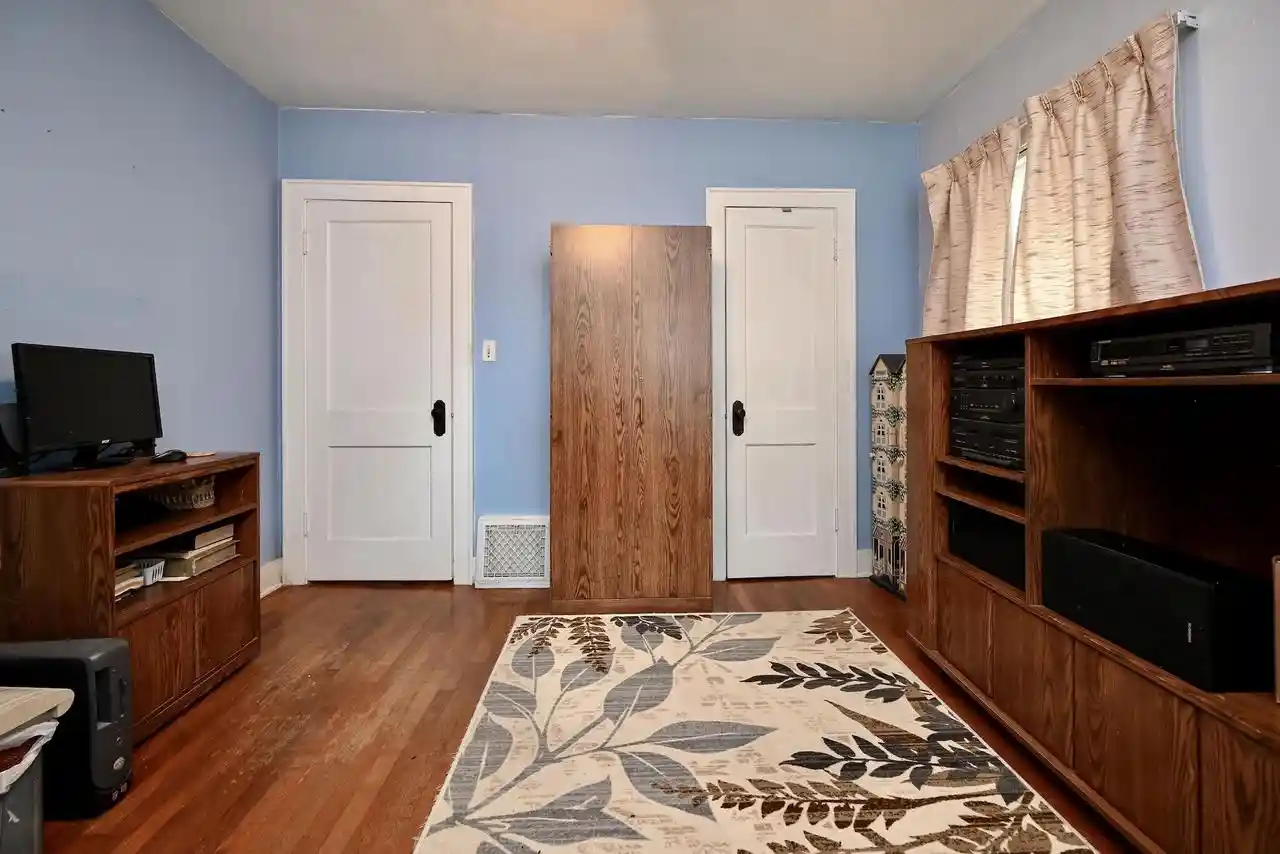 image of 1217 East Avenue S Avenue S, La Crosse, WI 54601 | MLS# 1974491