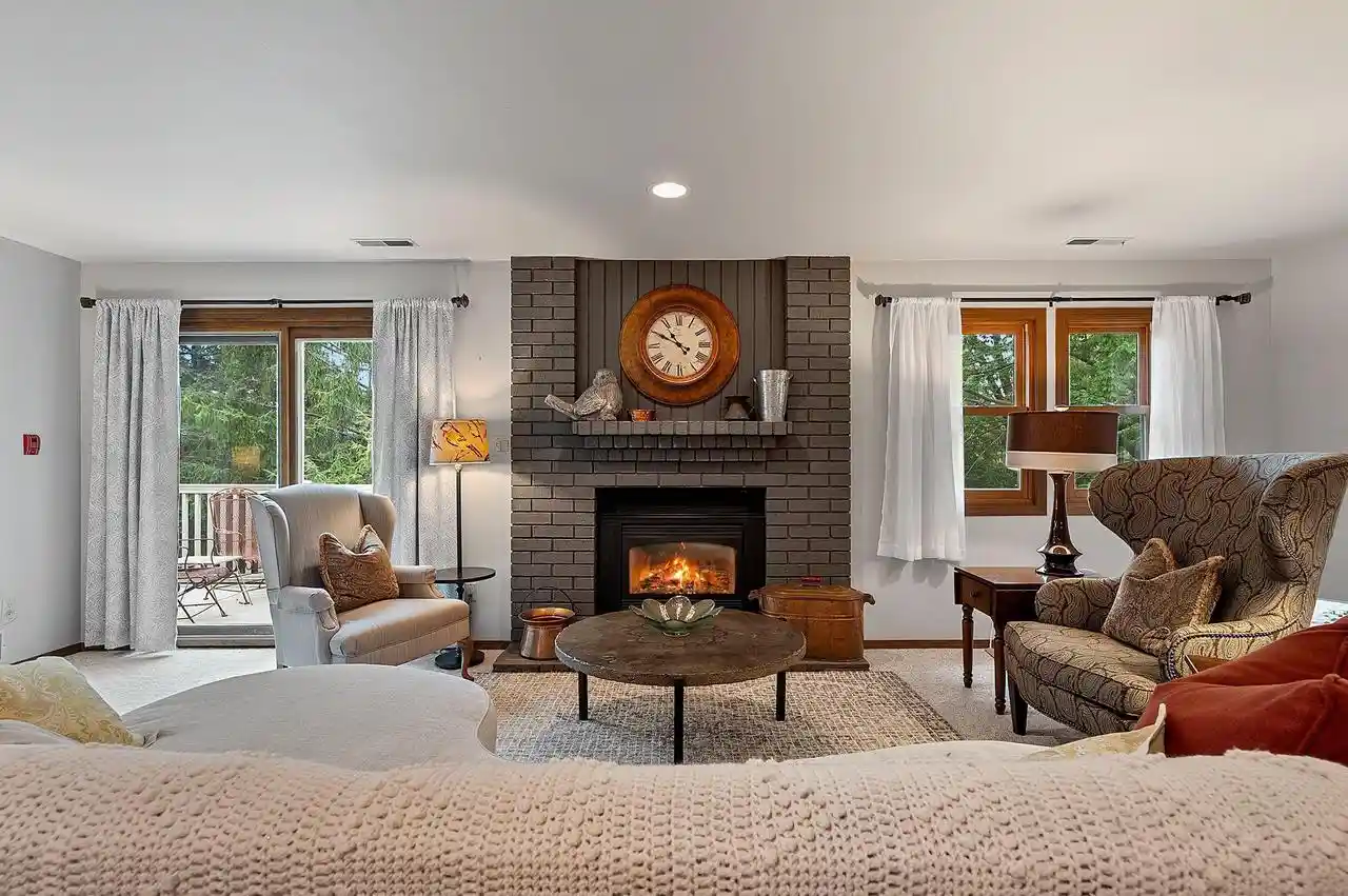 2nd image of 1820 Rideway Dr Dr, De Pere, WI 54115