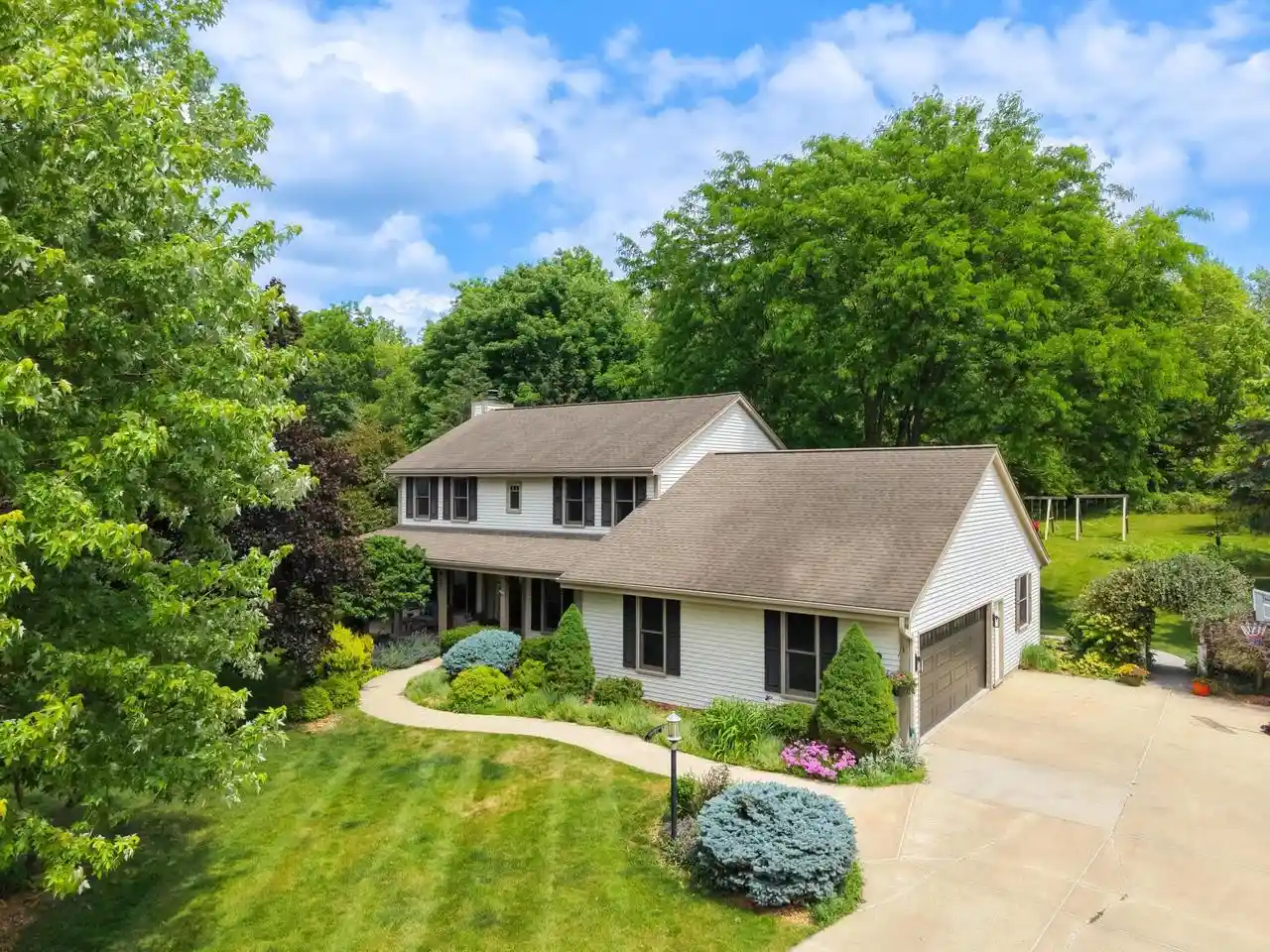 1st image of 952 Greenway Terrace Terrace, Hartland, WI 53029 | MLS# 1974522