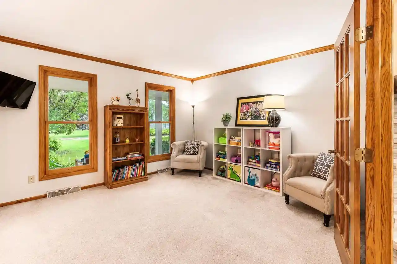 3rd image of 952 Greenway Terrace Terrace, Hartland, WI 53029 | MLS# 1974522