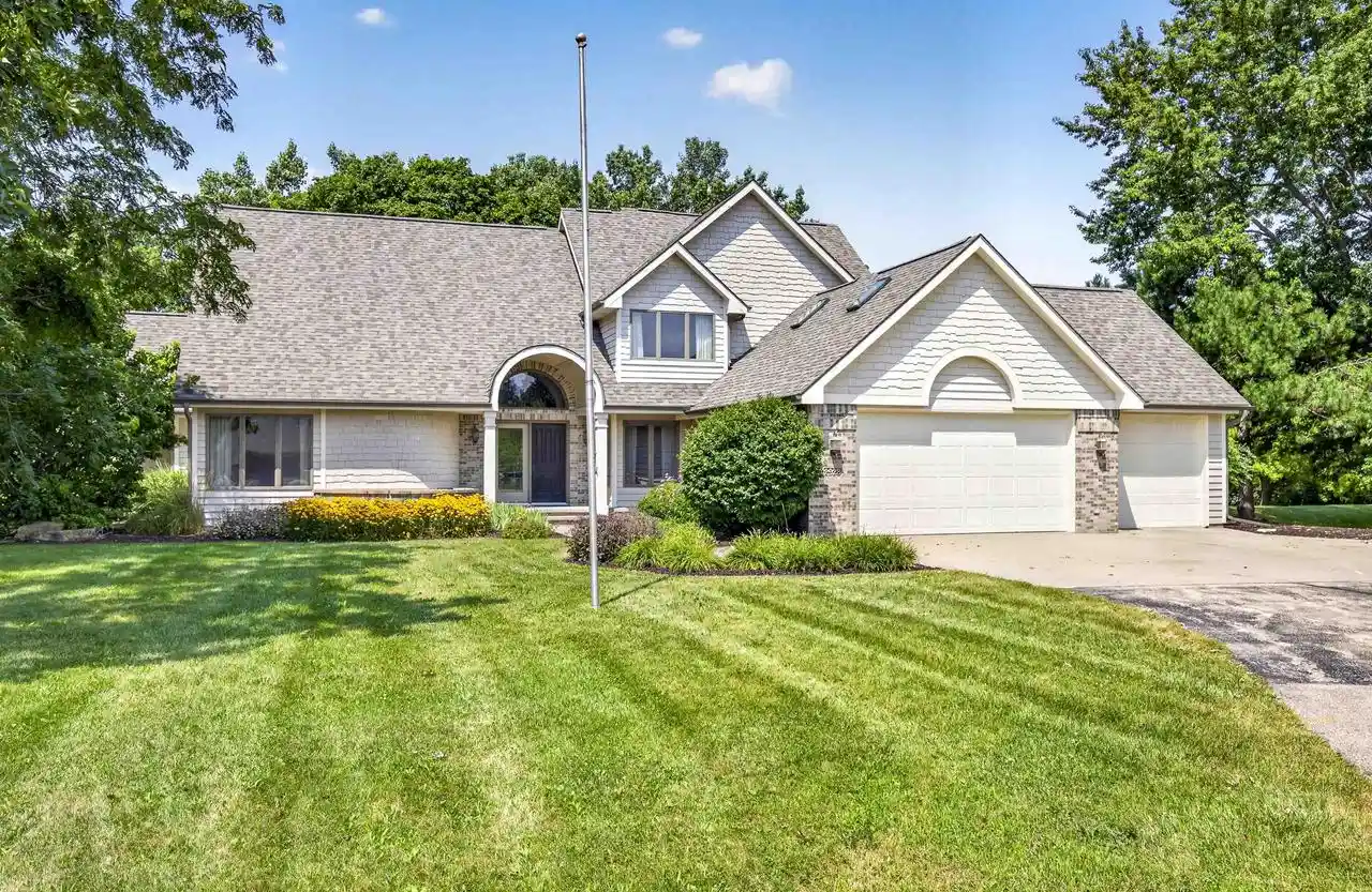 1st image of 2928 E Ridge Pl Pl, Neenah, WI 54956 | MLS# 50330307