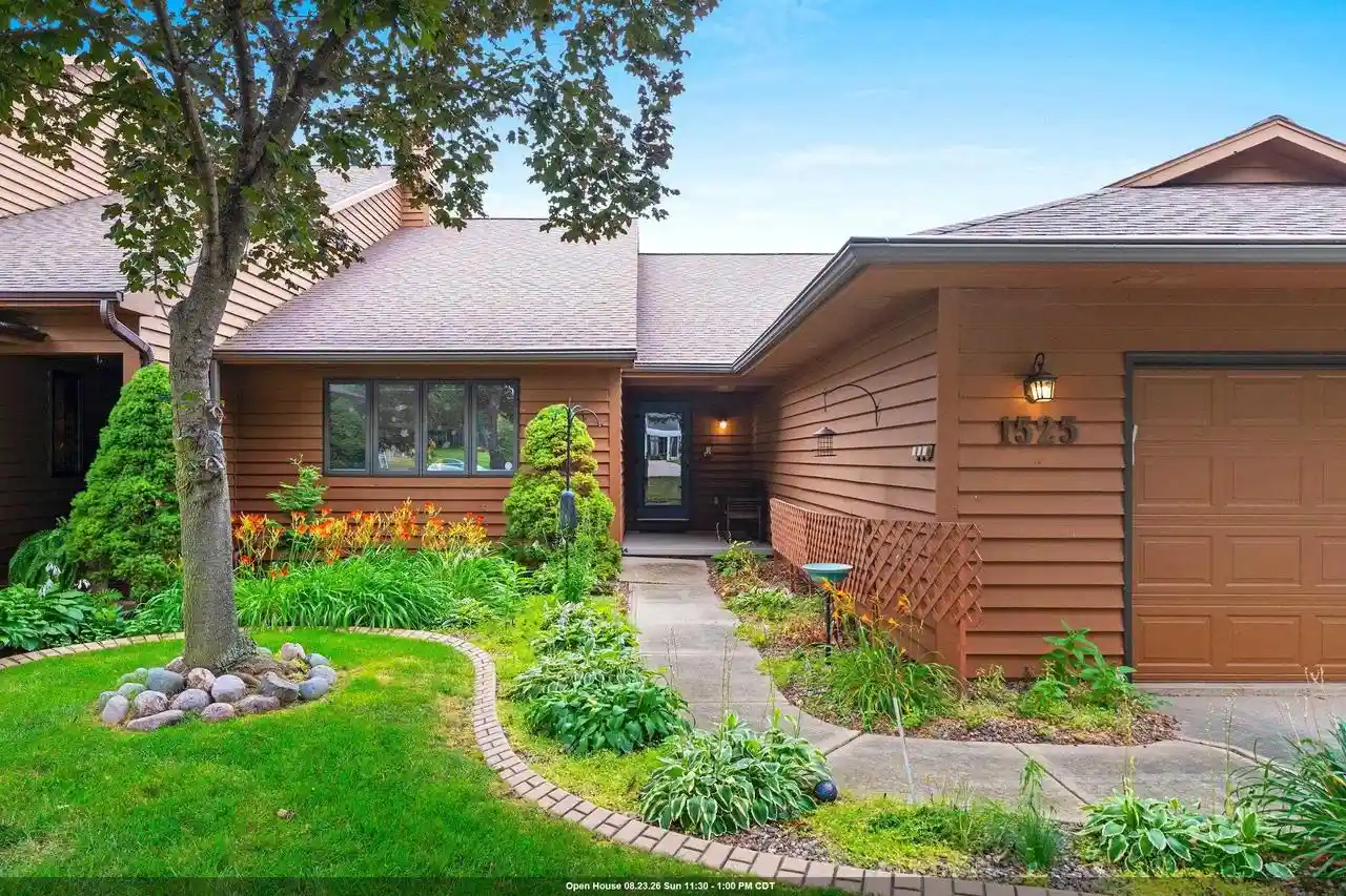 1st image of 1525 N Bay Highlands Dr Dr, Green Bay, WI 54311 | MLS# 50330309