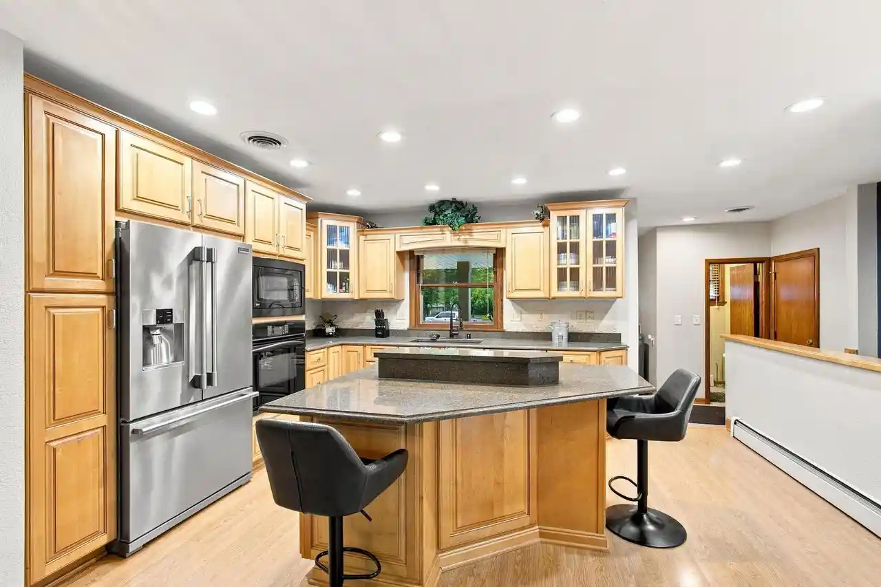 35th image of 10400 W Pallottine Dr Dr, Milwaukee, WI 53228 | MLS# 1974543