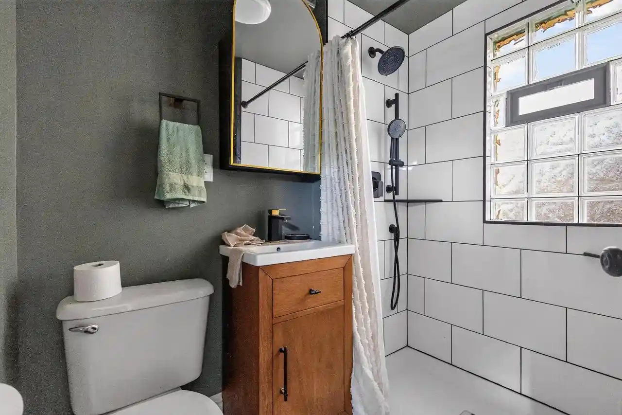 5th image of 1450 N Humboldt Avenue Avenue, Milwaukee, WI 53202 | MLS# 1974546