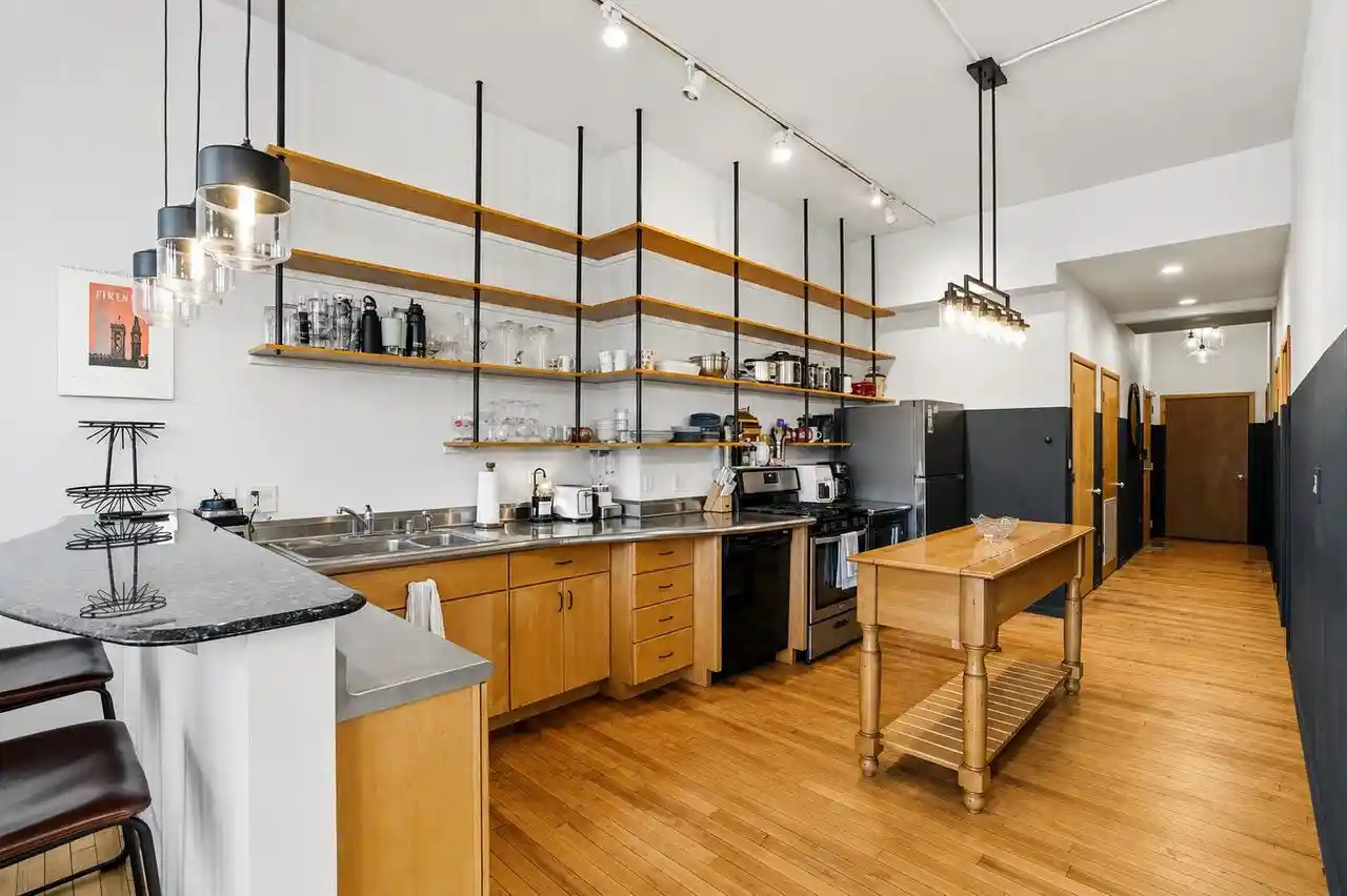 2nd image of 108 W Wls St St, Milwaukee, WI 53203