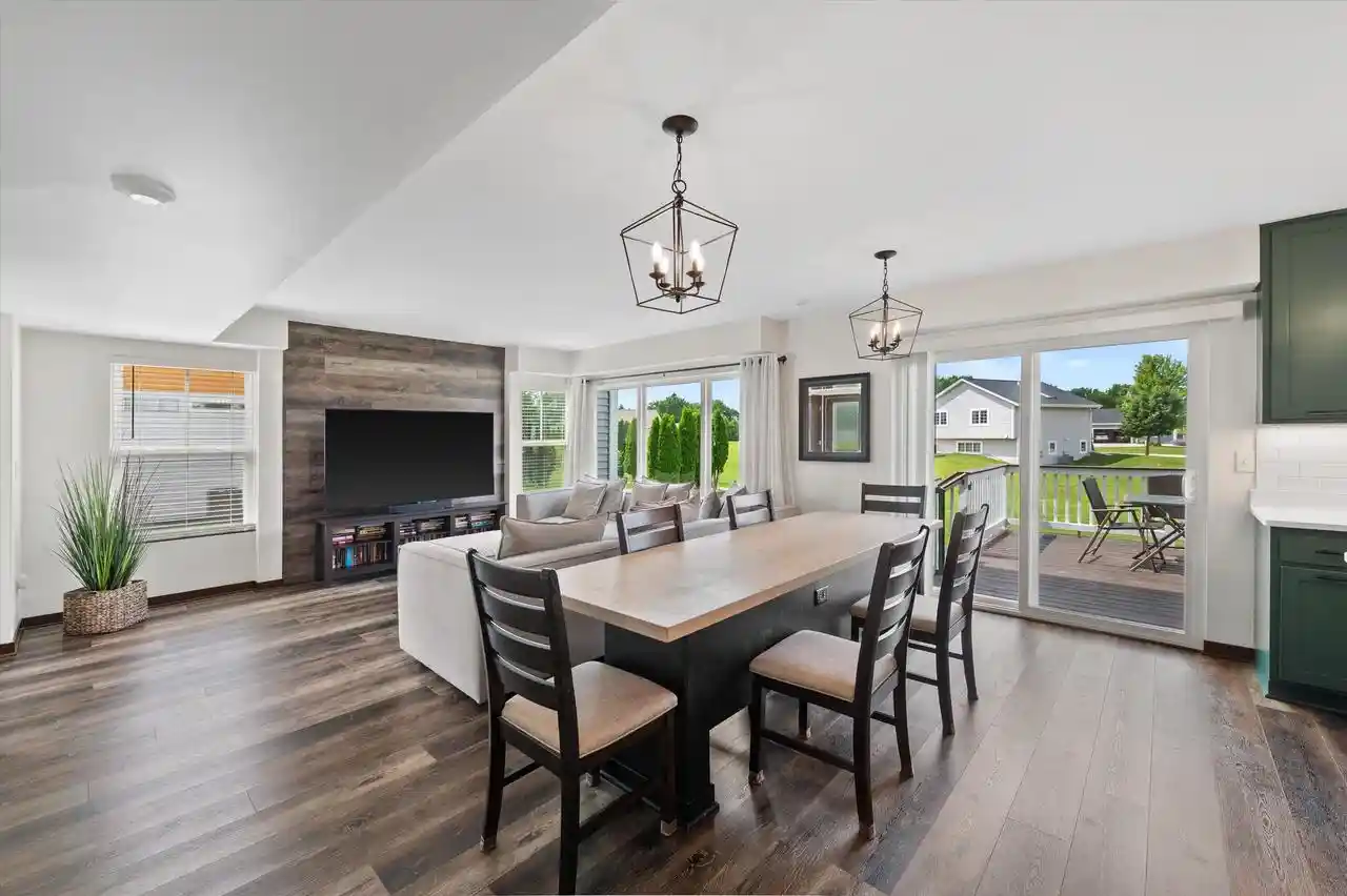 1st image of 822 S Skypark Dr Dr, Hartford, WI 53027 | MLS# 1974564