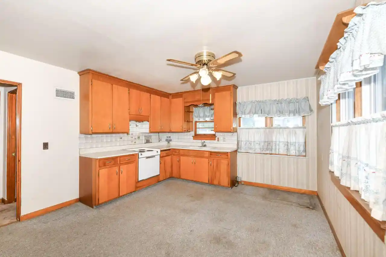 29th image of 2400 S 100th Street Street, Milwaukee, WI 53227 | MLS# 1974575
