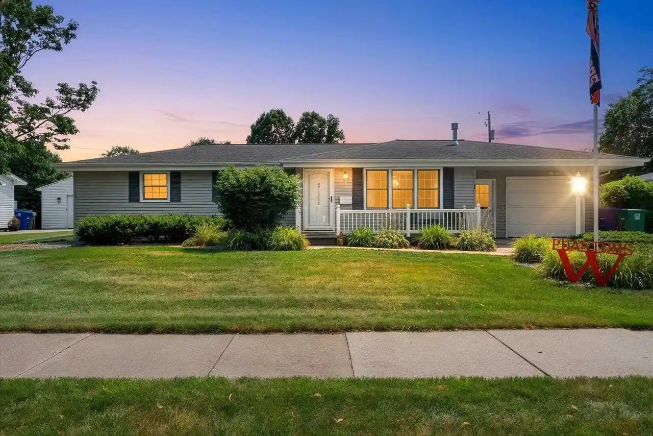 1st image of 1015 Estes Dr Dr, De Pere, WI 54115 | MLS# 50330322