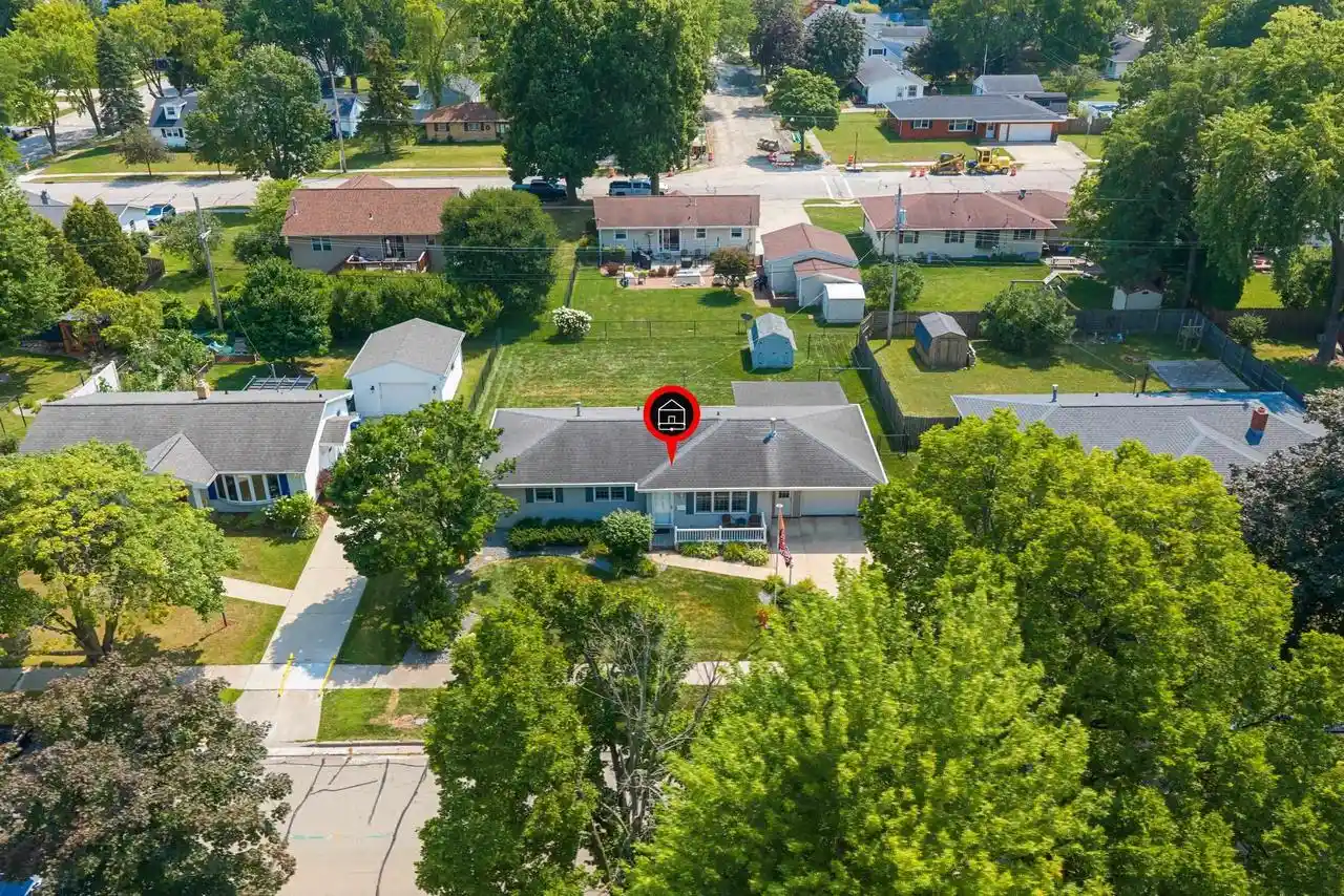 2nd image of 1015 Estes Dr Dr, De Pere, WI 54115 | MLS# 50330322
