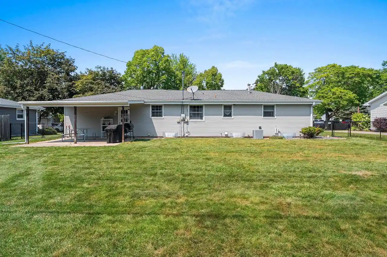 46th image of 1015 Estes Dr Dr, De Pere, WI 54115 | MLS# 50330322