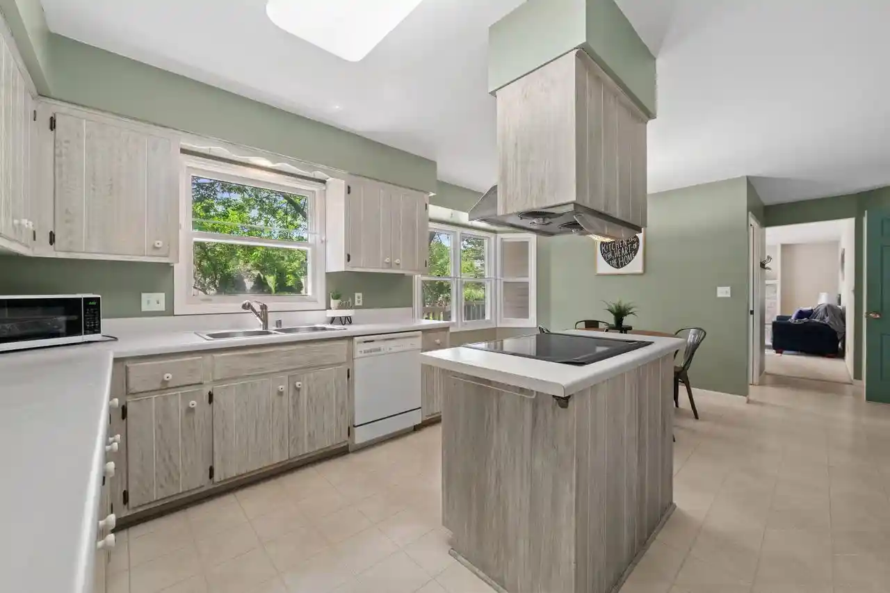 4th image of 13005 W Scarborough Dr Dr, New Berlin, WI 53151 | MLS# 1974594