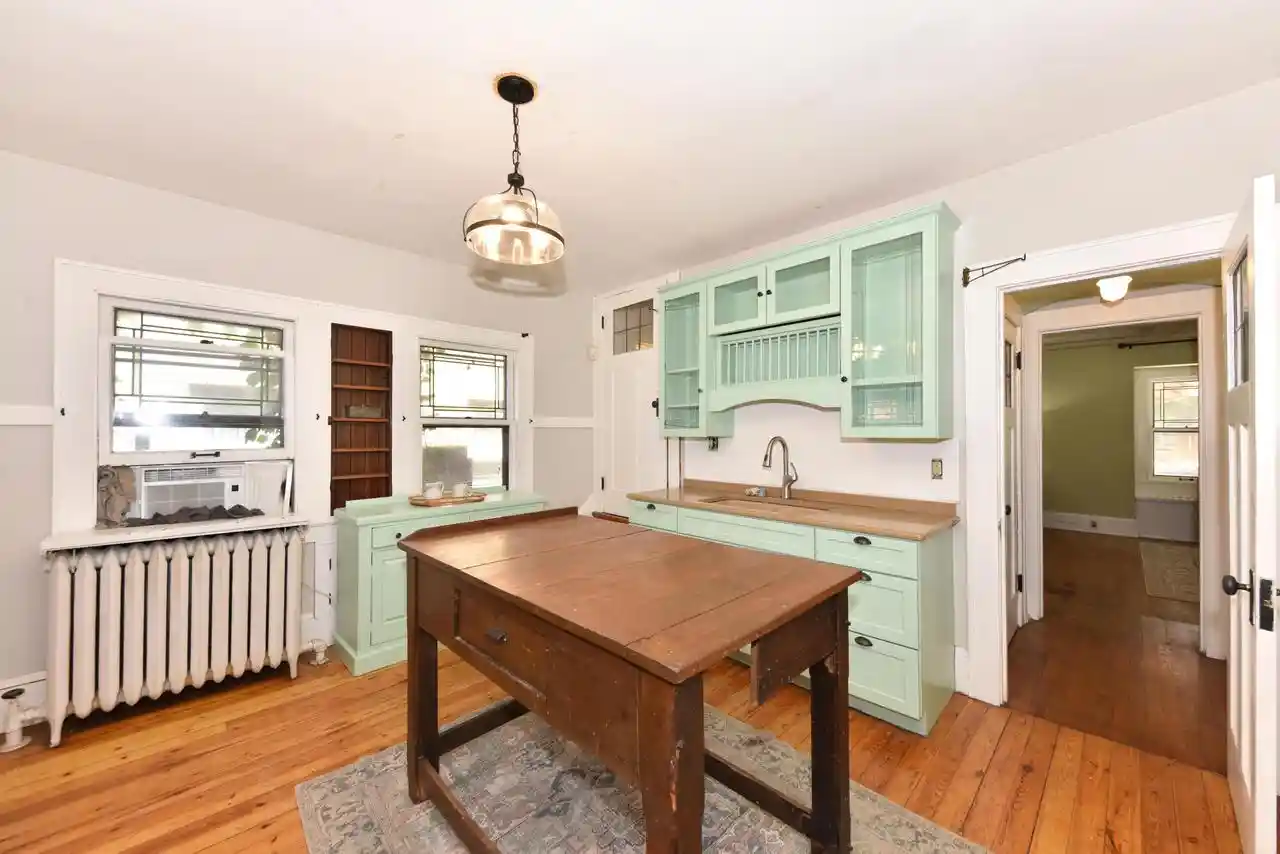 3rd image of 2565 N Grant Boulevard Boulevard, Milwaukee, WI 53210 | MLS# 1974595